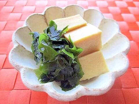 レンジで簡単！高野豆腐とわかめの昆布だし煮